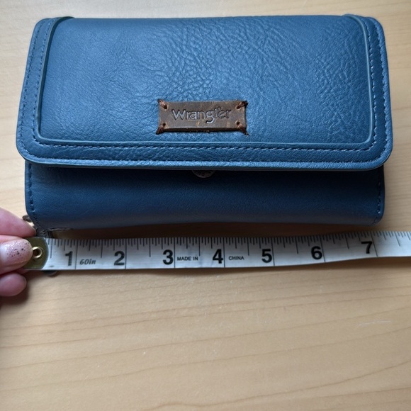 Wrangler Trifold Wallet/ Wristlet Light Blue - Picture 9 of 10